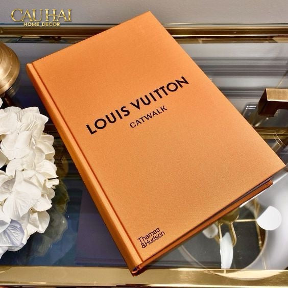 Maison Couture - Sách Louis Fashion Runway 20x28x6 632 pages-Sách Couture-CẬU HAI HOME DECOR