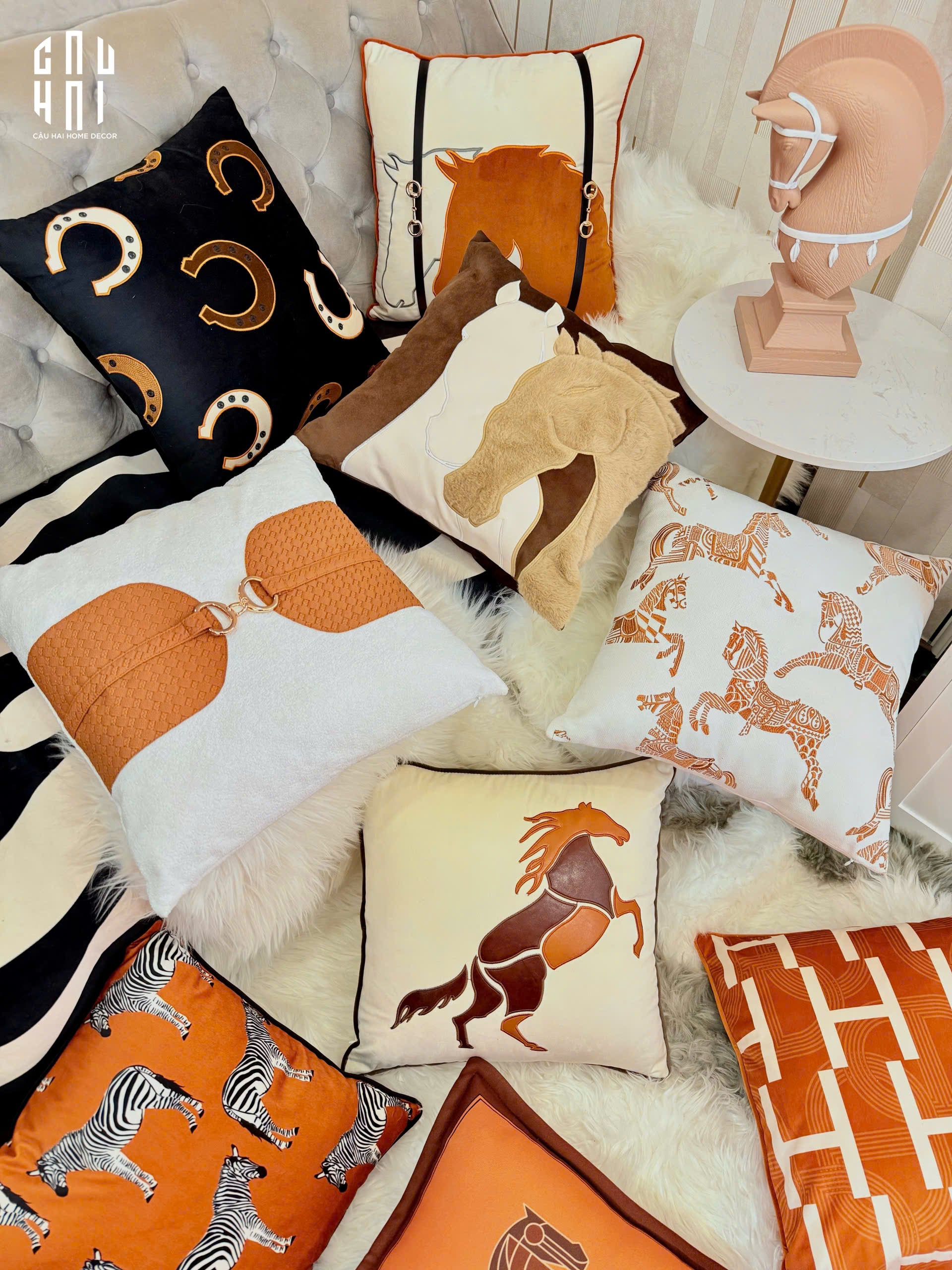 Les Cussins D’Élégance - Wild Spirit Equestrian Canvas Pillow Cover 45