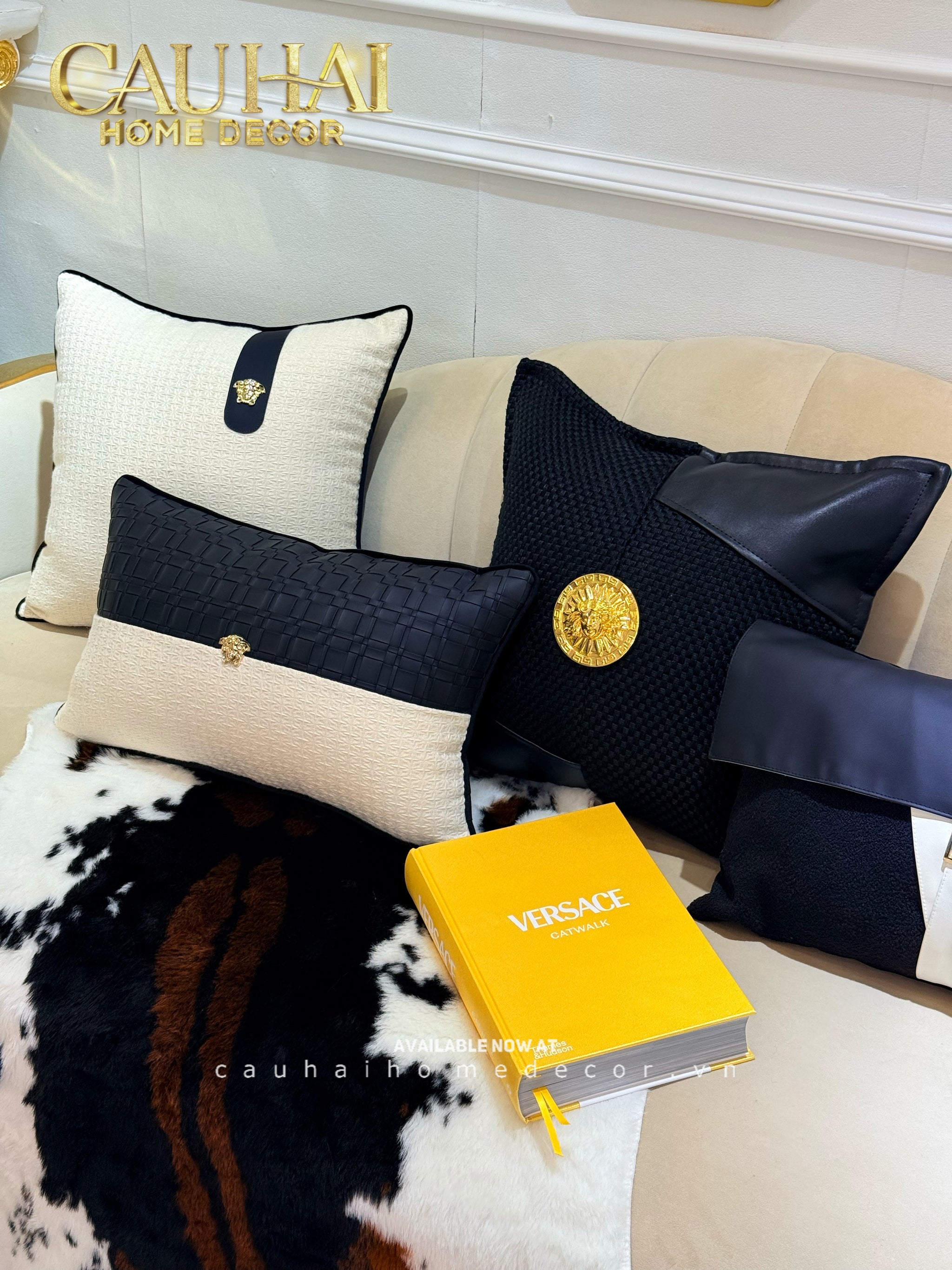 Gối Leather Croco Medusa Noir Ivory 30x50