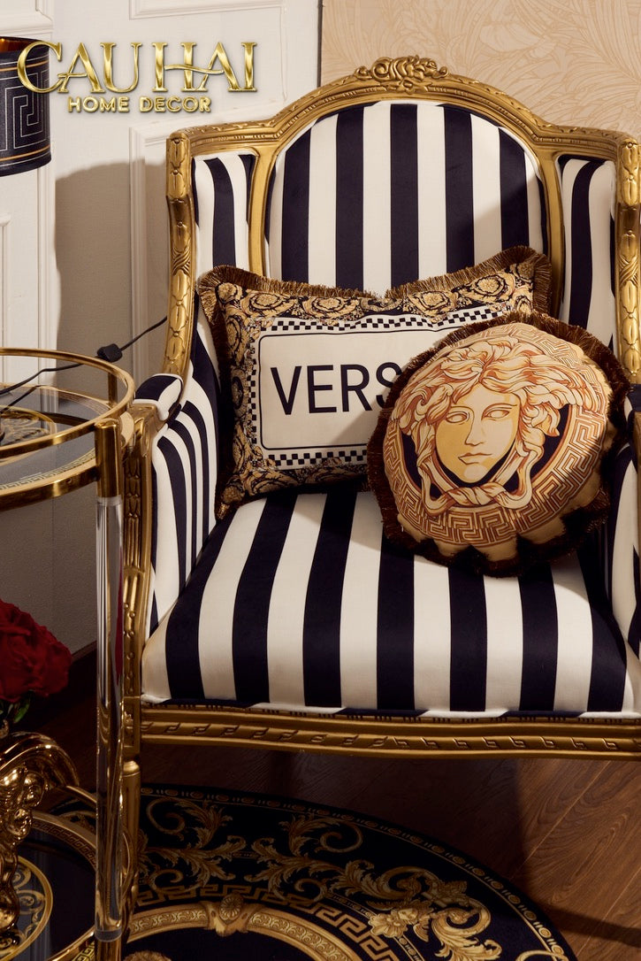 Maison Couture - Gối Dài  Nhung  Chenille V Class Medusa Bhcttbv v  Signature Logo Typography  40x60