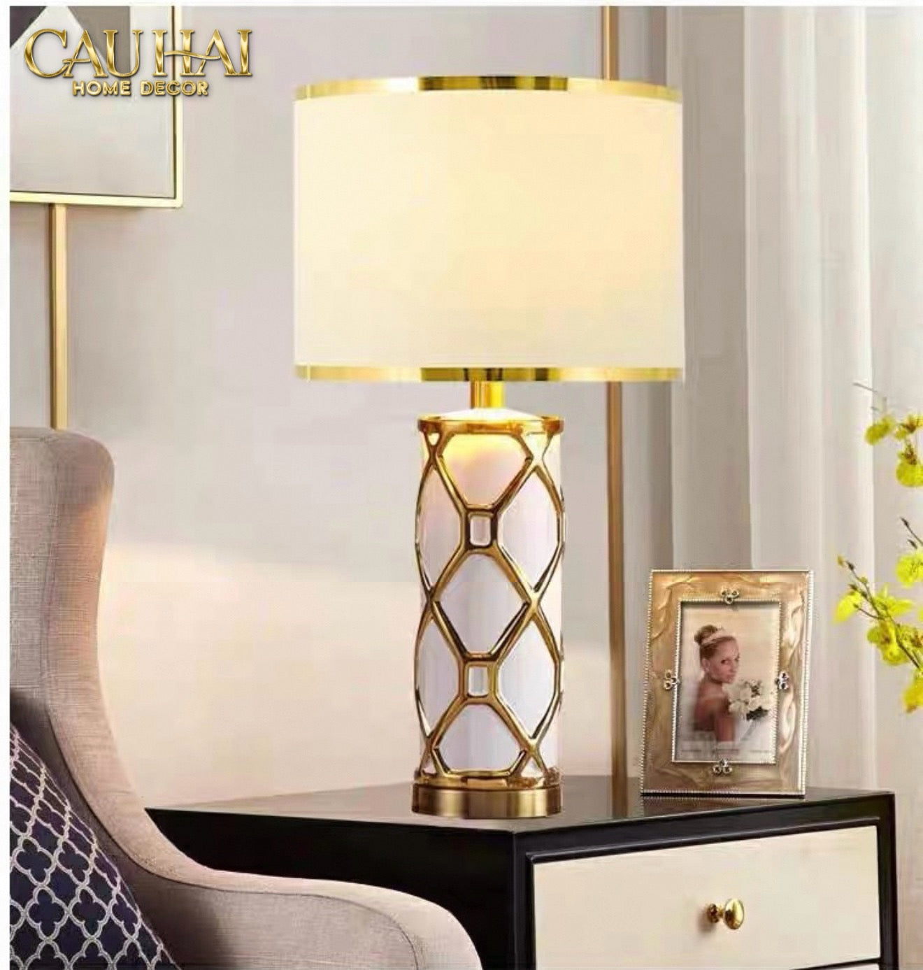 ĐÈN BÀN IRIS WHITE - IRIS WHITE SIDE TABLE LAMP-CẬU HAI HOME DECOR