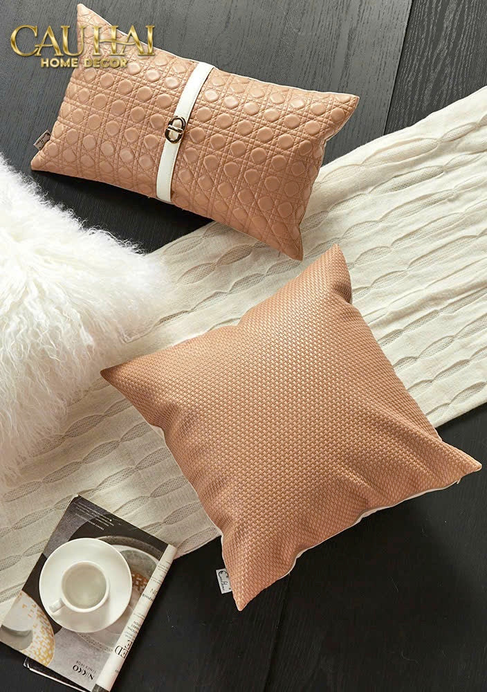 GỐI DA D.O CANNAGE BELT LATTE 30x50-CẬU HAI HOME DECOR