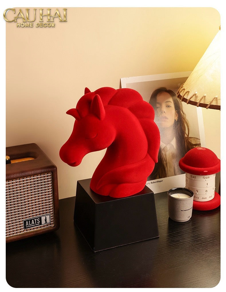 Fêtes Velour Couture - Tượng Ngựa Tête De Cheval Rouge Velour Armour-CẬU HAI HOME DECOR