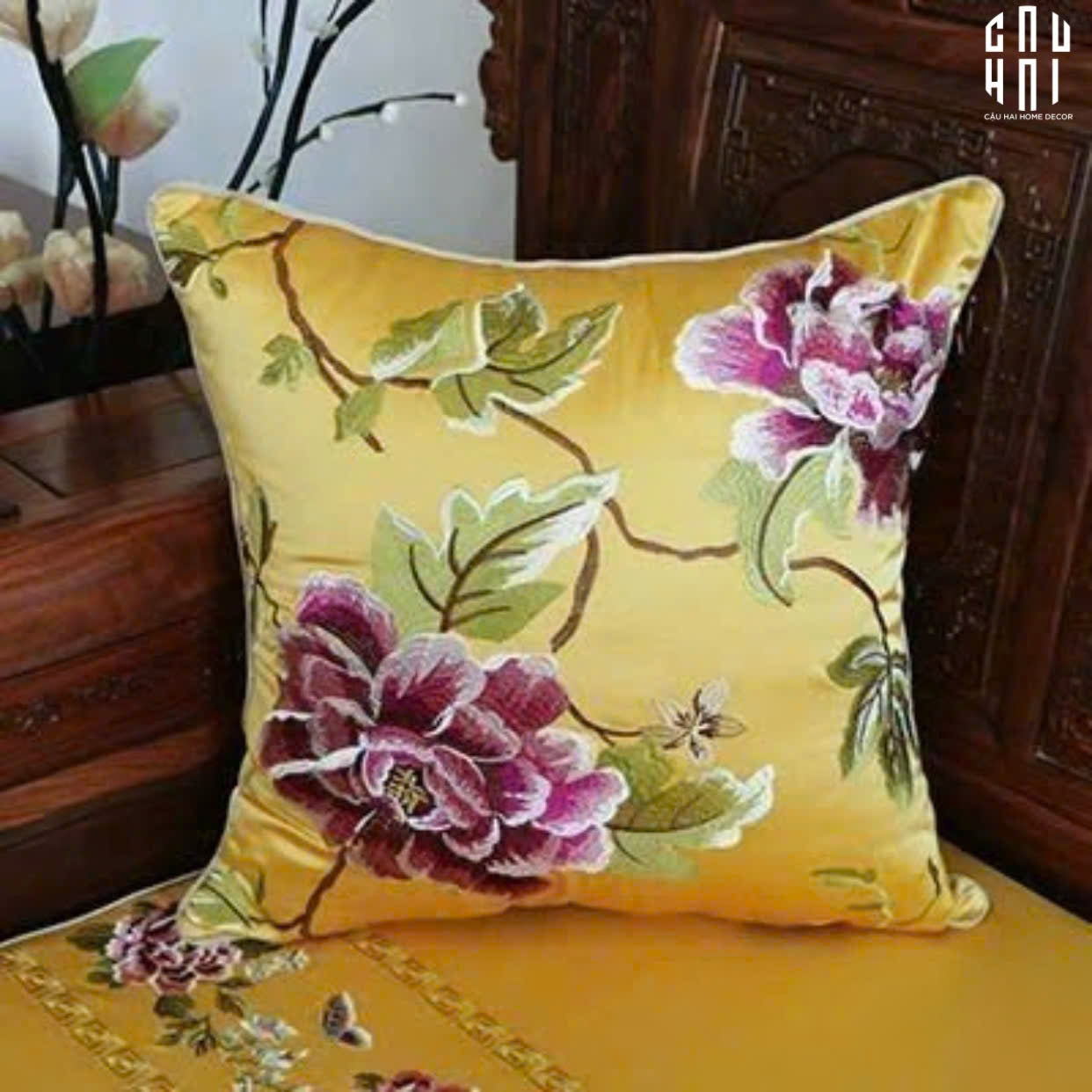 Tết Couture - Vỏ Gối Sofa Hoạ Tiết Thêu Kim Vạn Mẫu Đơn 45. - CẬU HAI HOME DECOR