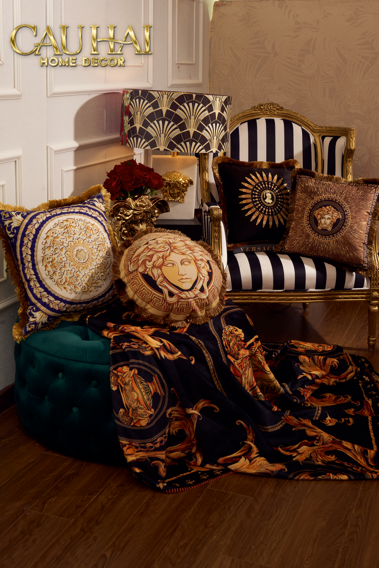 Maison Couture -  Vỏ Gối Nhung Chenille V Class   Barocco Medusa   Haze - Regal Noir Gold 50x50