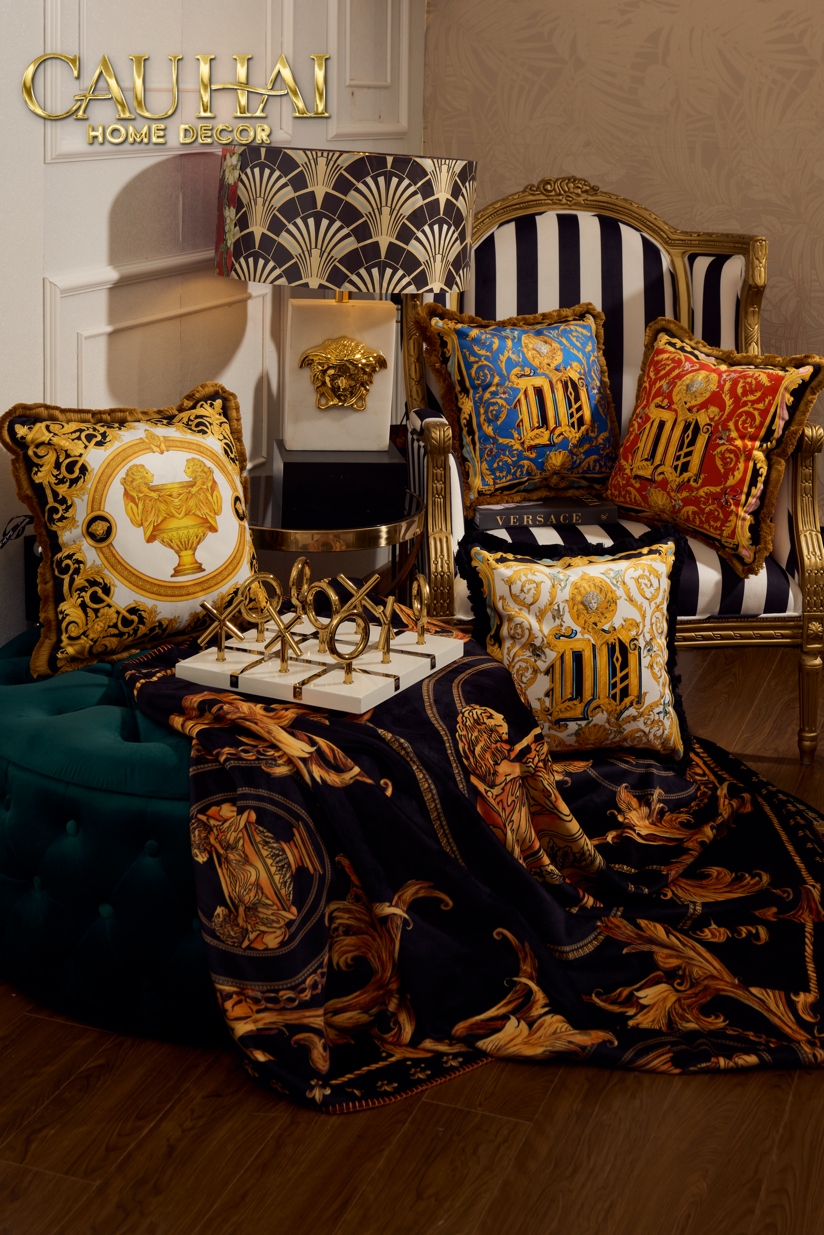 Maison Couture - Vỏ Gối V Class    I ♡ Baroque Acanthus Medusa Monogram Cushion 45 Royal Blue