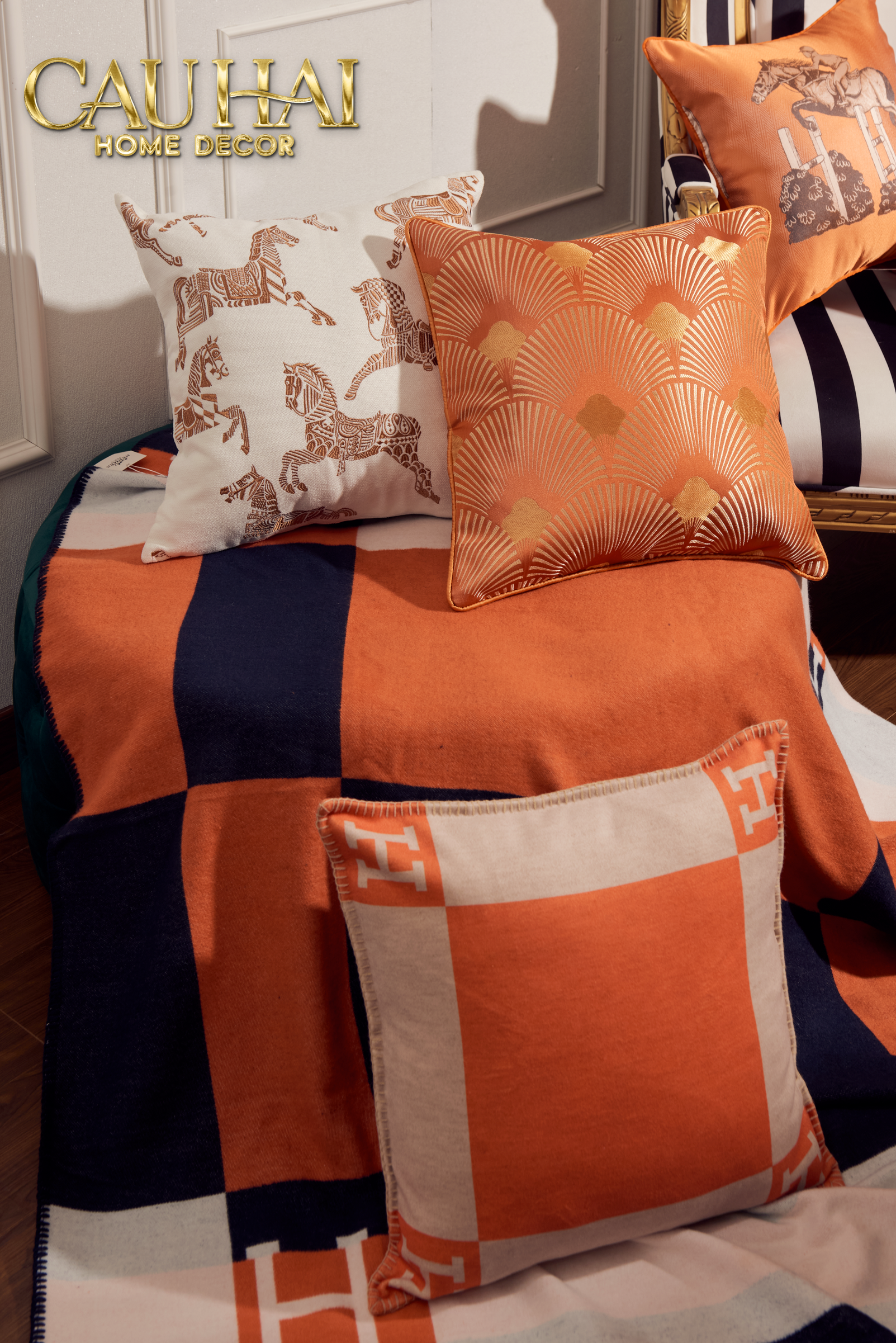 Maison Couture - Vỏ Gối Len Merinos Cashmere  Signature Carré H Class  45 - Taupe  Orange H