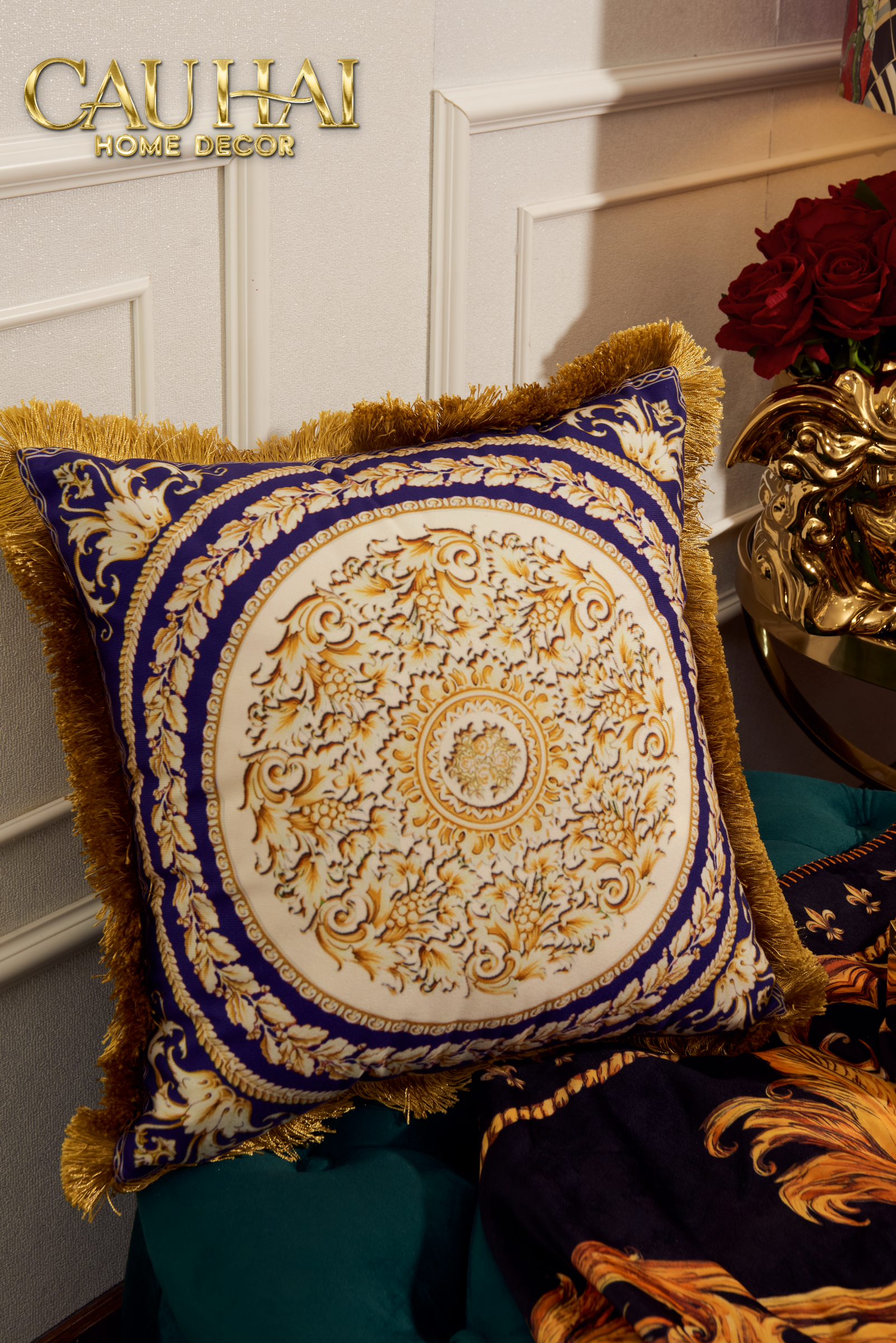 Maison Couture -  Vỏ Gối Nhung Chenille V Class   Barocco Medusa   Haze - Regal Noir Gold 50x50