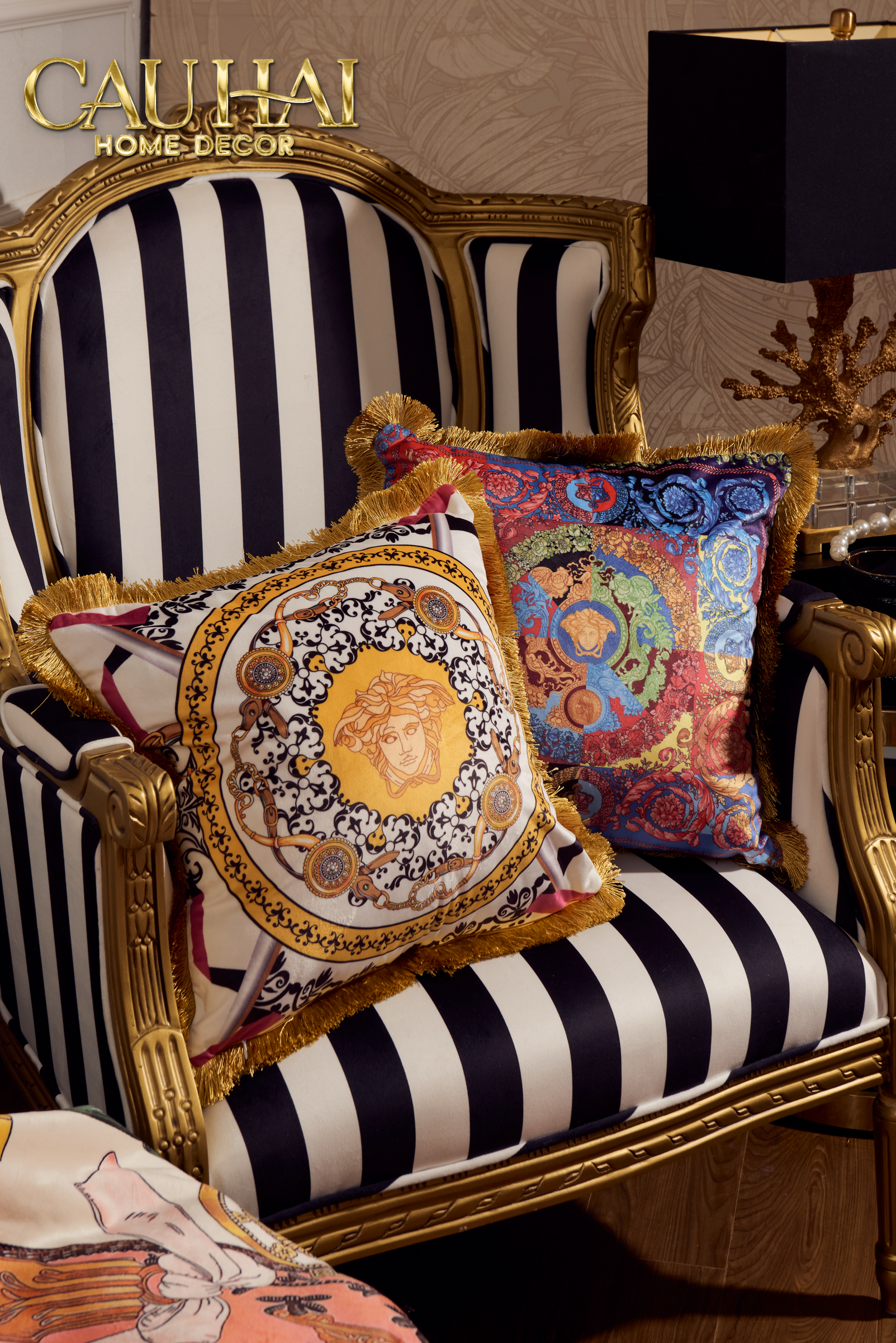 Maison Couture -  Vỏ Gối Nhung Chenille V Class Medusa Amplified Multicolore 45