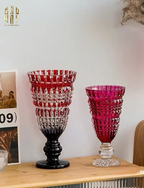 BÌNH HOA THUỶ TINH CRYSTAL RUBY CRIMSON SS25-CẬU HAI HOME DECOR