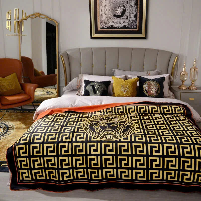 CHĂN SOFA NHUNG CAO CẤP GIANNI VERS. MEDUSA GREEK KEY VELVET BLANKET 150X200CM-CẬU HAI HOME DECOR