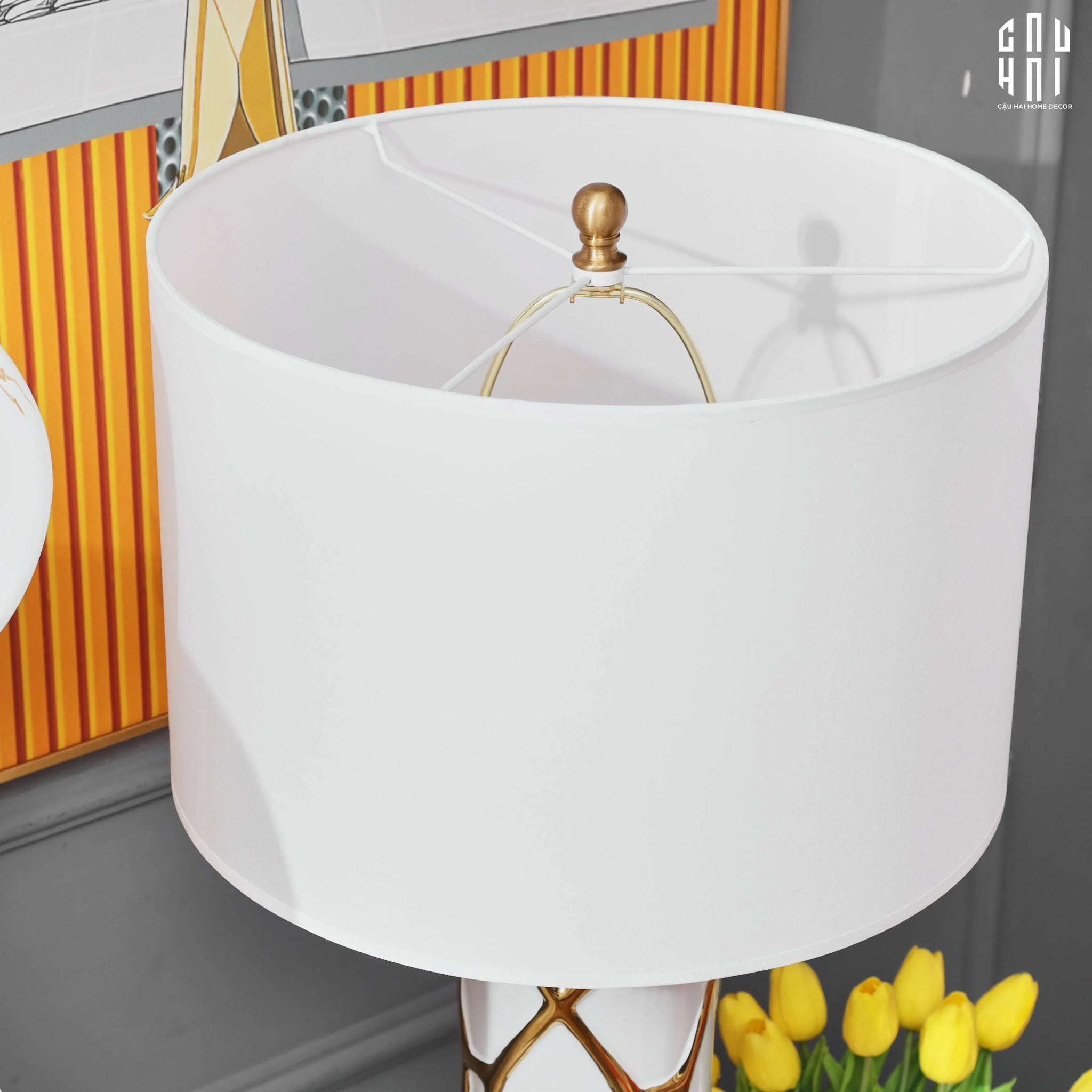 ĐÈN BÀN IRIS WHITE - IRIS WHITE SIDE TABLE LAMP-CẬU HAI HOME DECOR