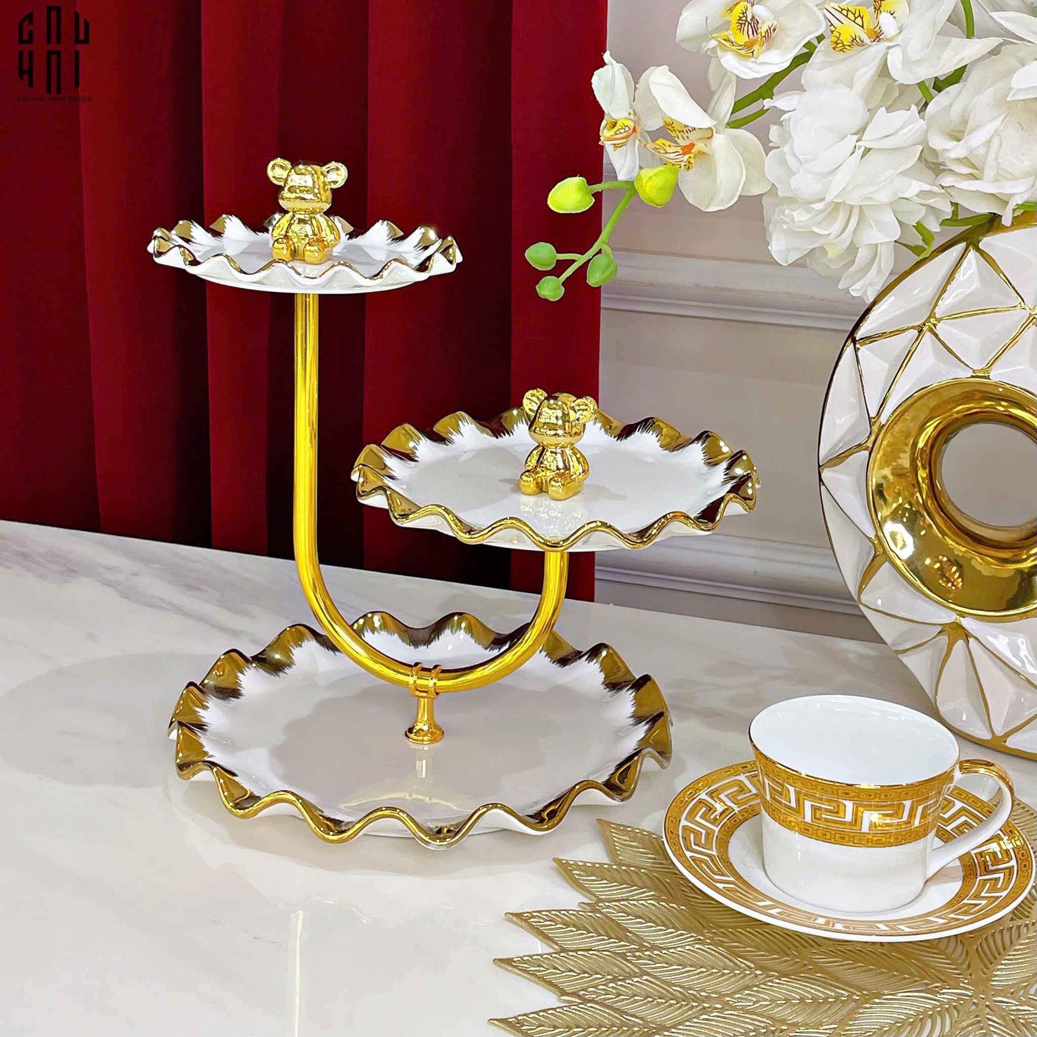 ĐĨA BÁNH 3 TẦNG CERAMIC GOLDEN LINES TEDDY BEARS SS25-CẬU HAI HOME DECOR