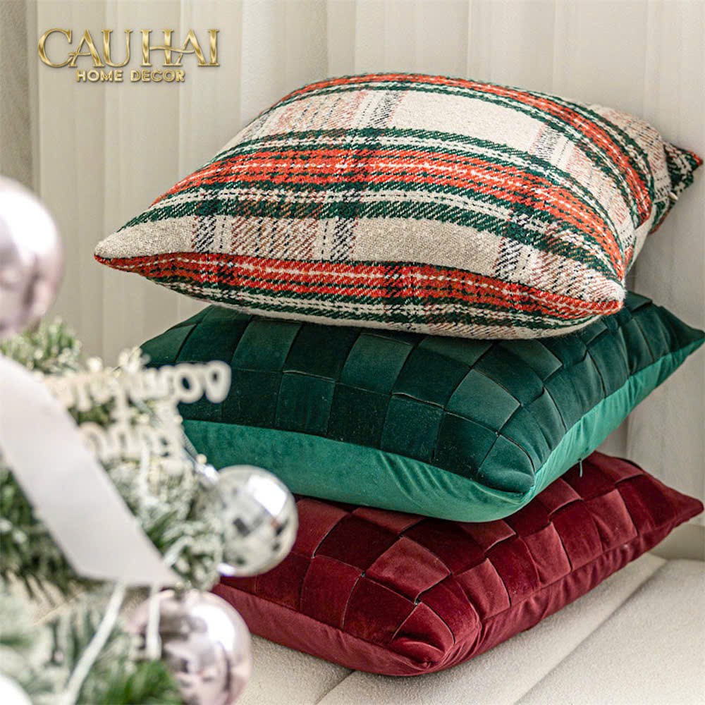 EMERALD WOVEN MISTLETOE VELVET PILLOWCASE 45