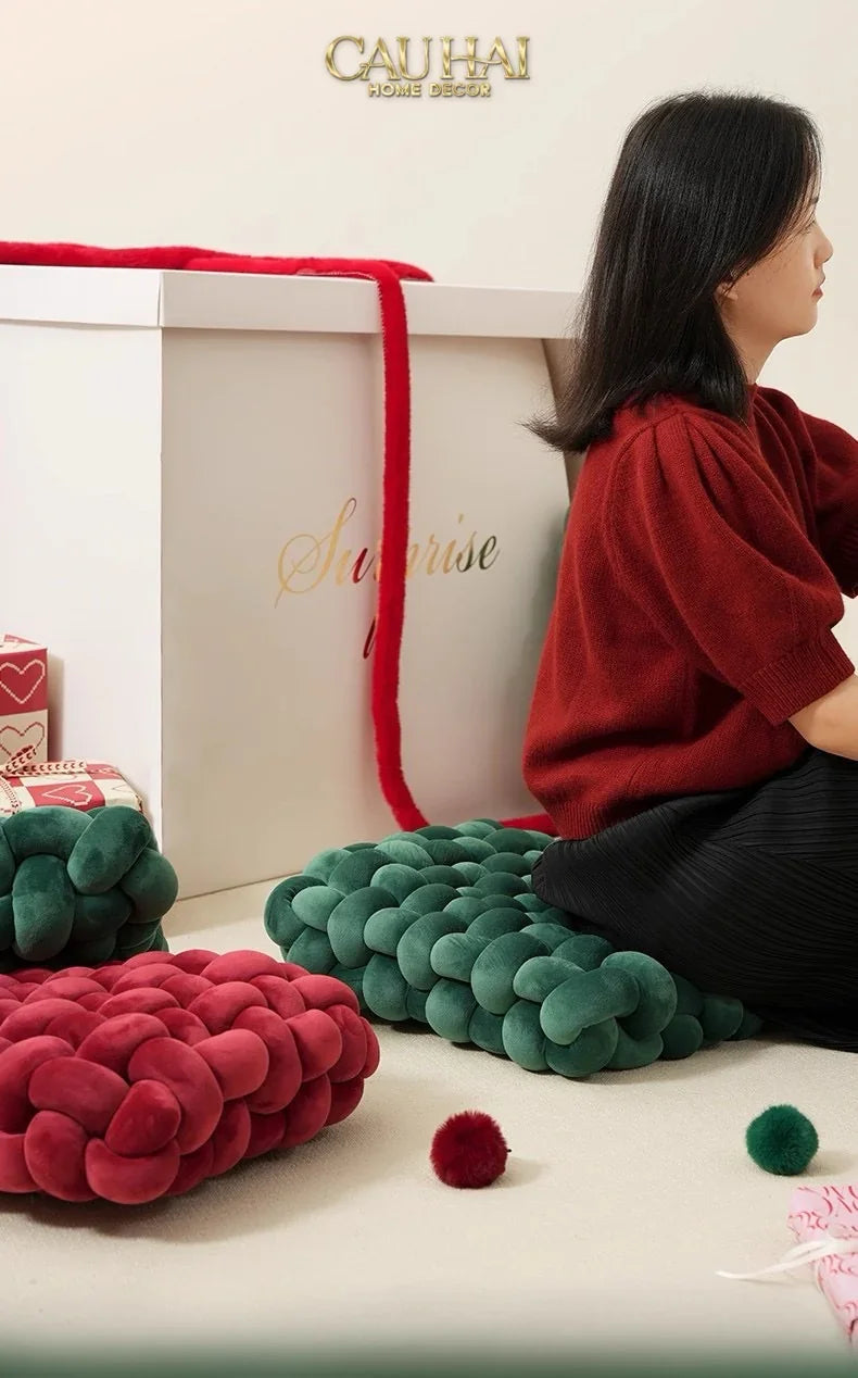 Gối Đan Sweet Burgundy Biscuits-CẬU HAI HOME DECOR