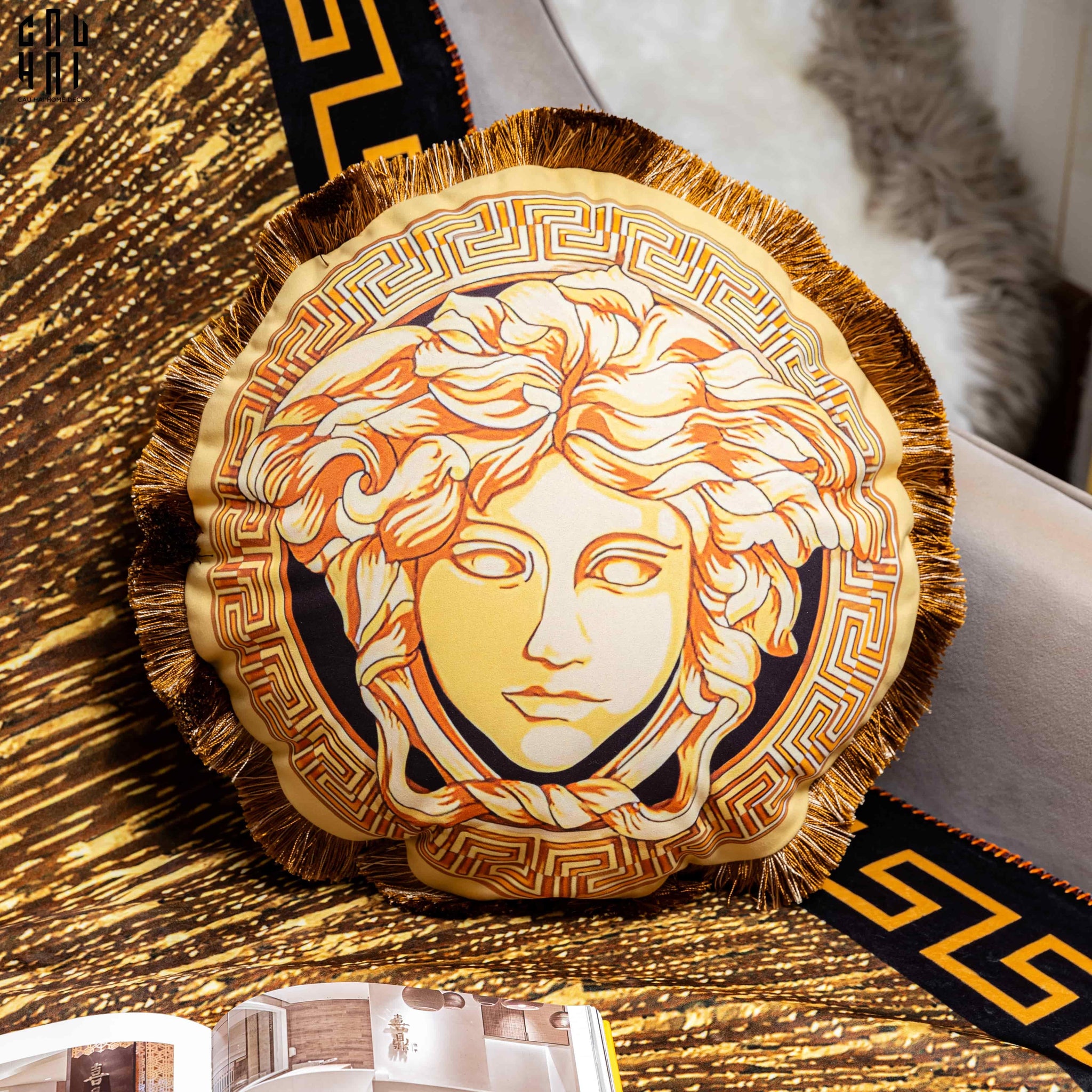 GỐI NHUNG TRÒN CAO CẤP GRANDE MEDUSA AMPLIFIED 45.-CẬU HAI HOME DECOR