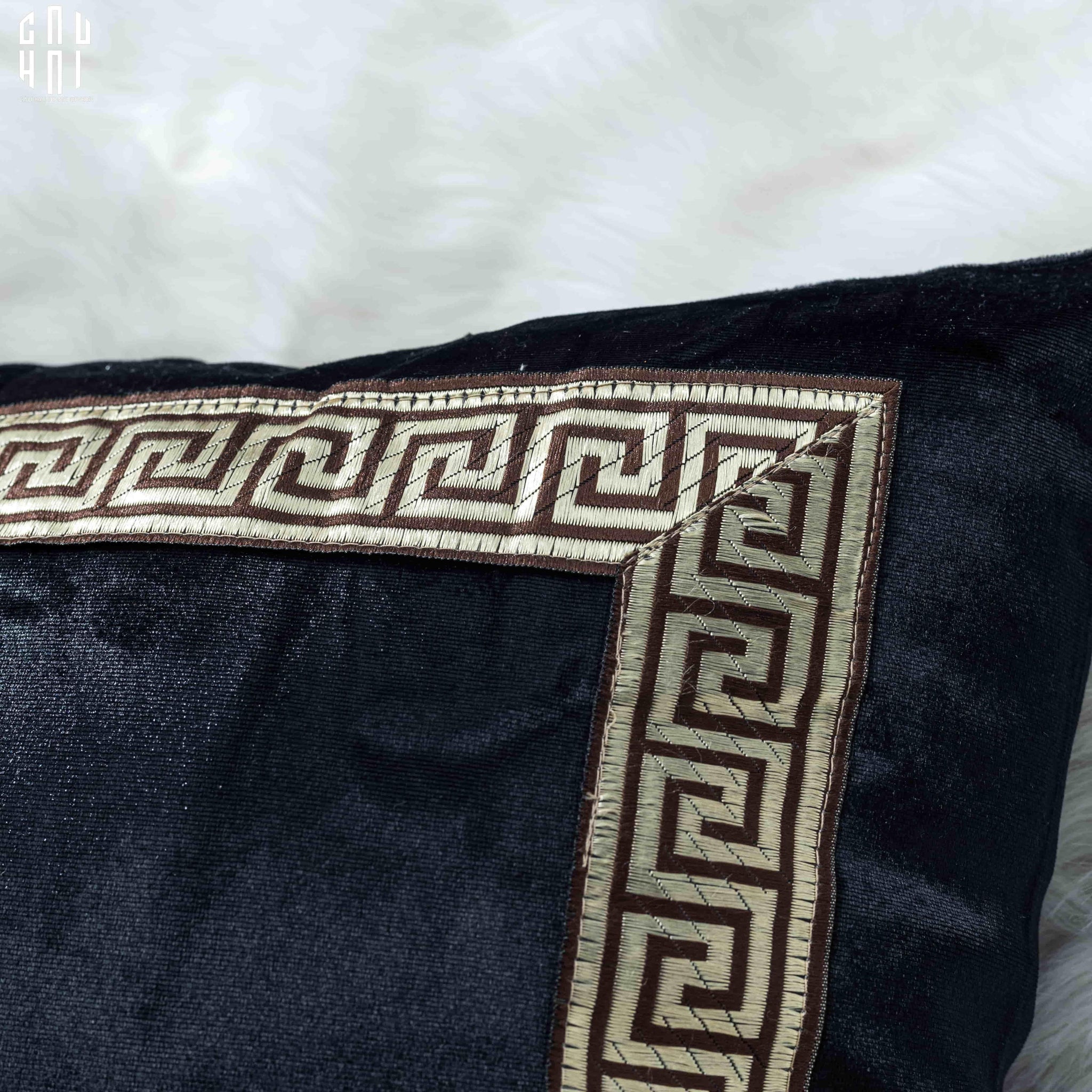 GỐI SOFA NHUNG CROCHET - NOIR 30X50CM-CẬU HAI HOME DECOR