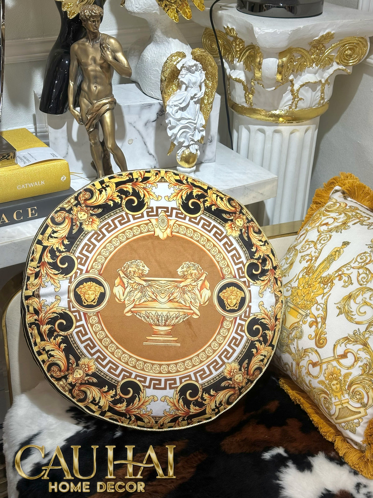 Gối Tròn Velvet Medusa Imperial Cognac D45-Gối-CẬU HAI HOME DECOR-CẬU HAI HOME DECOR