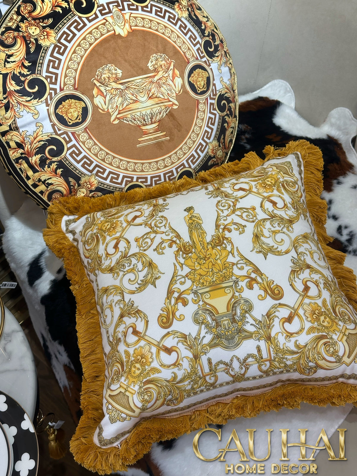 Gối Tròn Velvet Medusa Imperial Cognac D45-Gối-CẬU HAI HOME DECOR-CẬU HAI HOME DECOR
