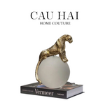 HOME COUTURE - TƯỢNG QUẢ CẦU PHA LÊ MAJESTIC PANTHER-CẬU HAI HOME DECOR