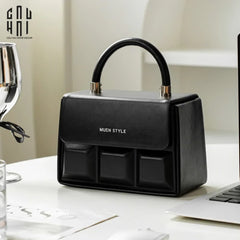 Hộp Khăn Giấy Da Savoir "La Damme Iconique" Lady Bag-CẬU HAI HOME DECOR