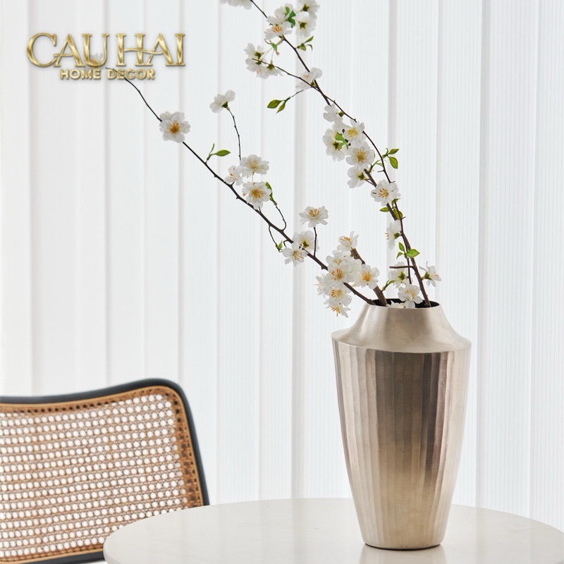 Indira Maison Couture - Bình Hoa Hợp Kim Metalic Platinum Fluted Silhouette Vase 17x6.9x30-CẬU HAI HOME DECOR
