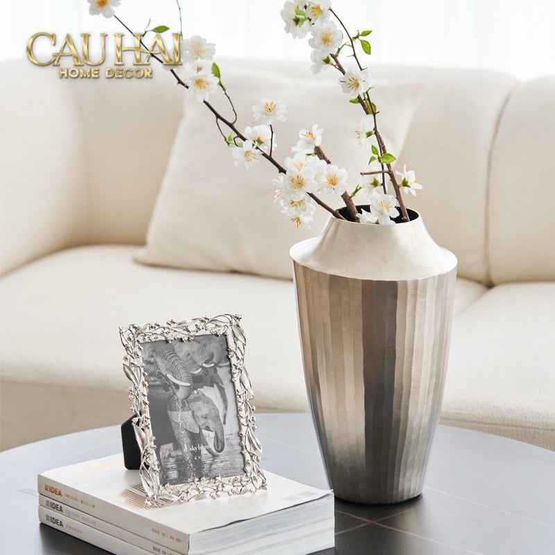 Indira Maison Couture - Bình Hoa Hợp Kim Metalic Platinum Fluted Silhouette Vase 17x6.9x30-CẬU HAI HOME DECOR