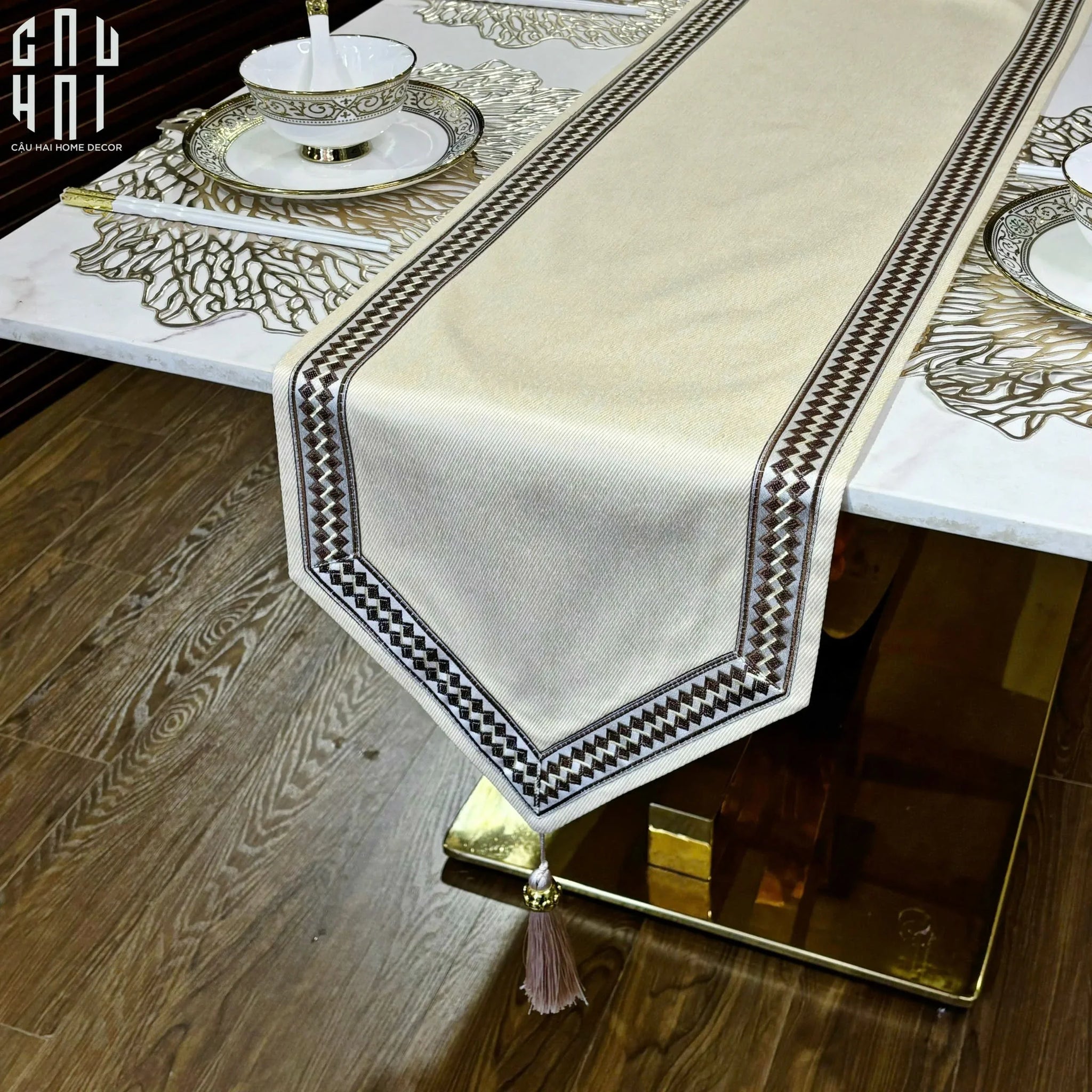 Khăn Trải Bàn - Cataleya Imperial Floral Beige Table Runner 3M - CẬU HAI HOME DECOR