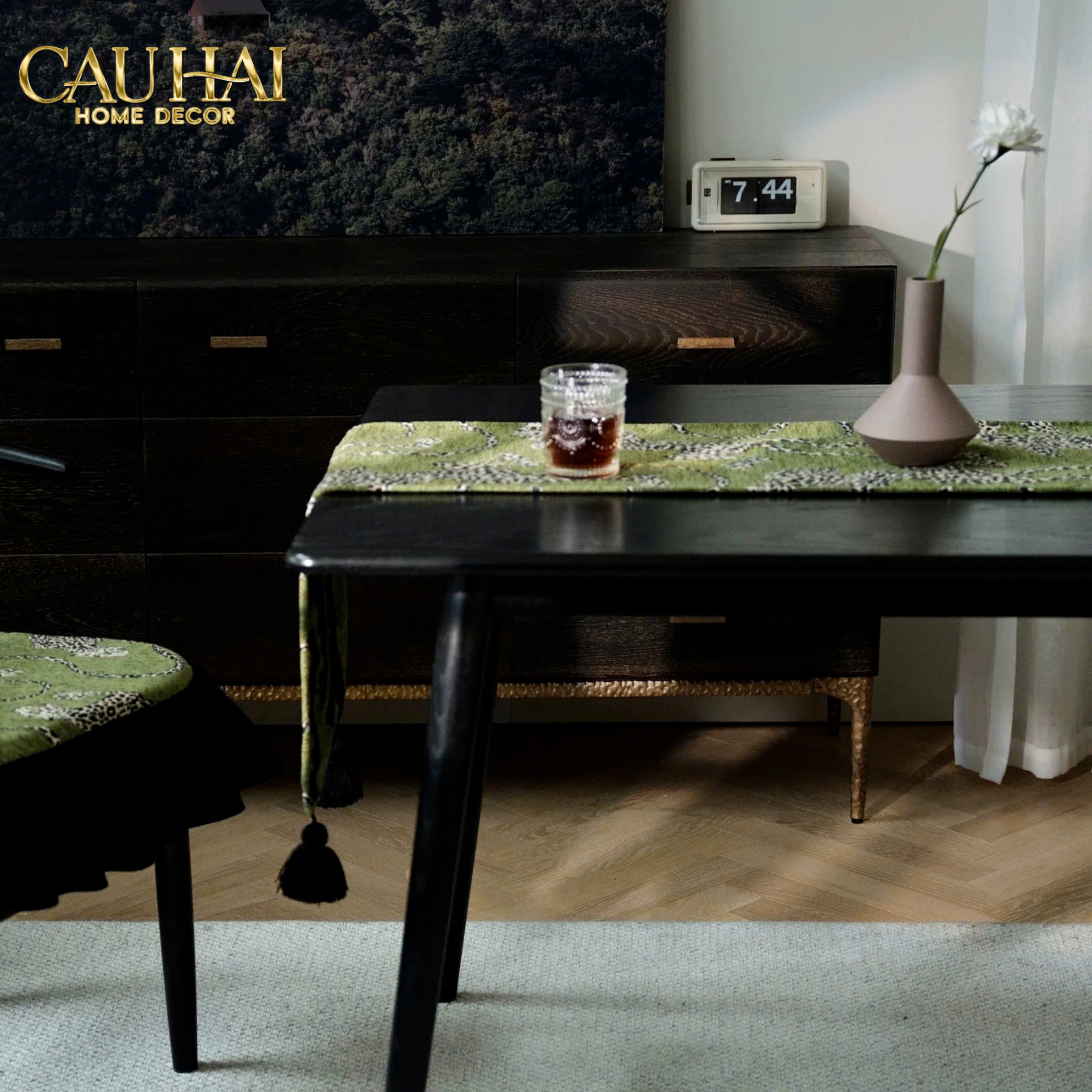 KHĂN TRẢI BÀN JARGUAR ÉMERAUDE SAUVAGE TABLE RUNNER 30X240-CẬU HAI HOME DECOR