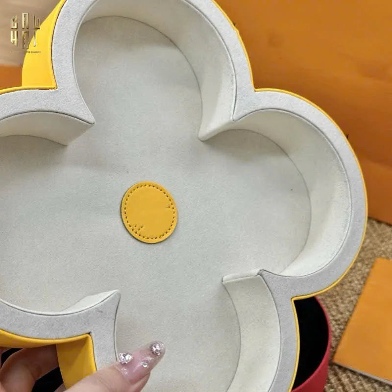 KHAY FLEUR MONOGRAM LOUIS.V – JAUCE-CẬU HAI HOME DECOR