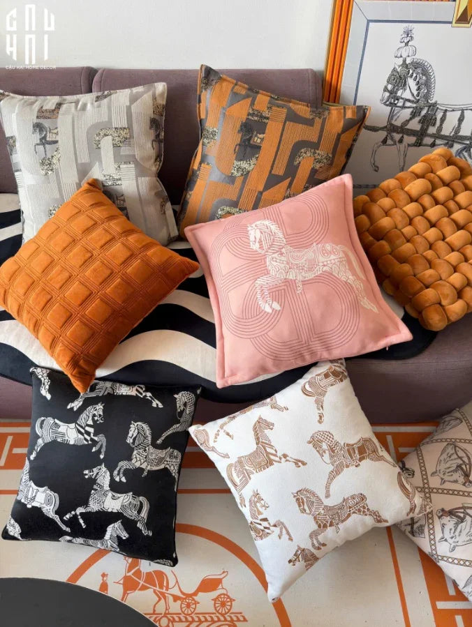 Les Cussins D’Élégance - Vỏ Gối Canvas Équestre Wild Spirit 45-CẬU HAI HOME DECOR