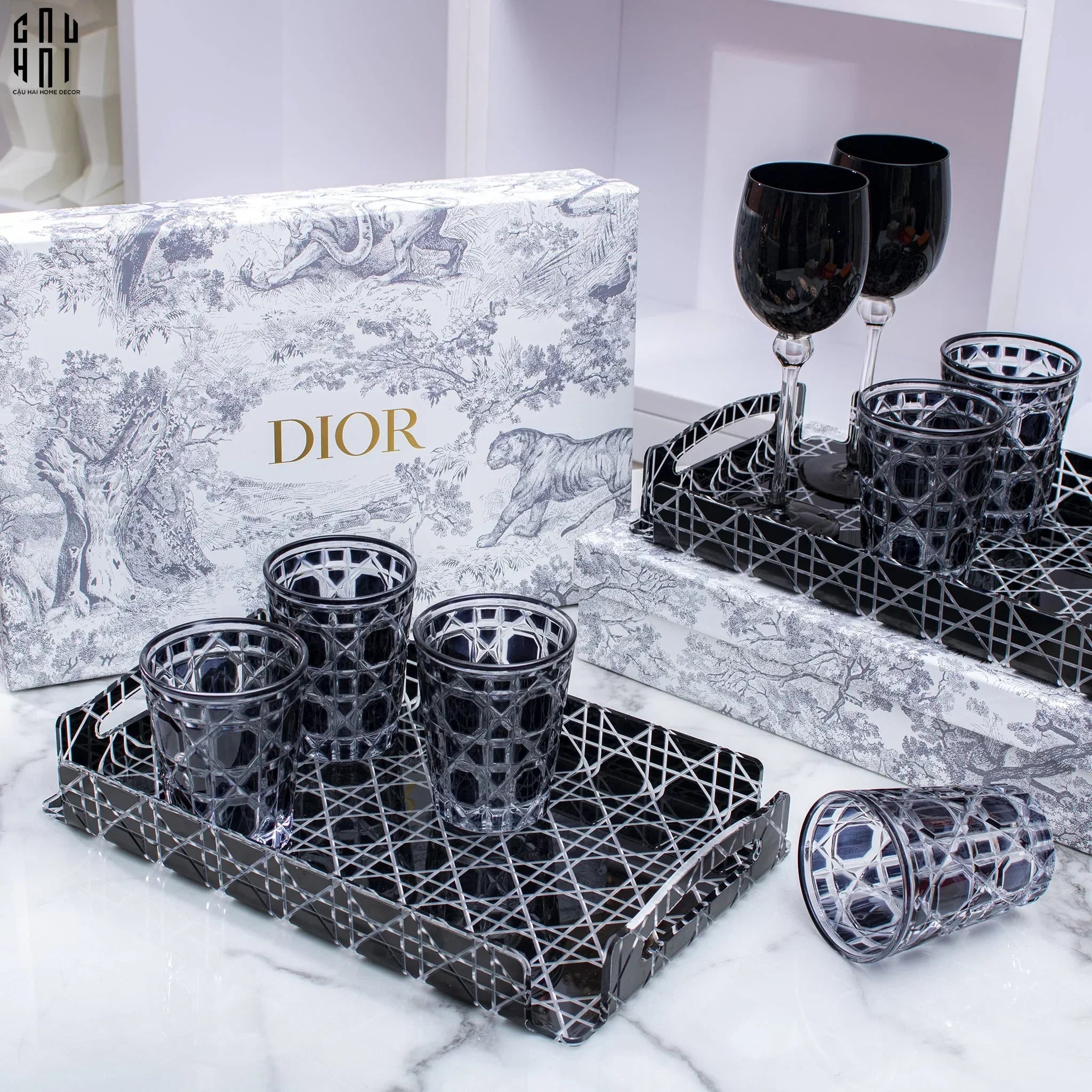 Maison Couture - Khay Acrylic Chữ Nhật Black Cannage Facetté Signature 23x36x4.5-CẬU HAI HOME DECOR