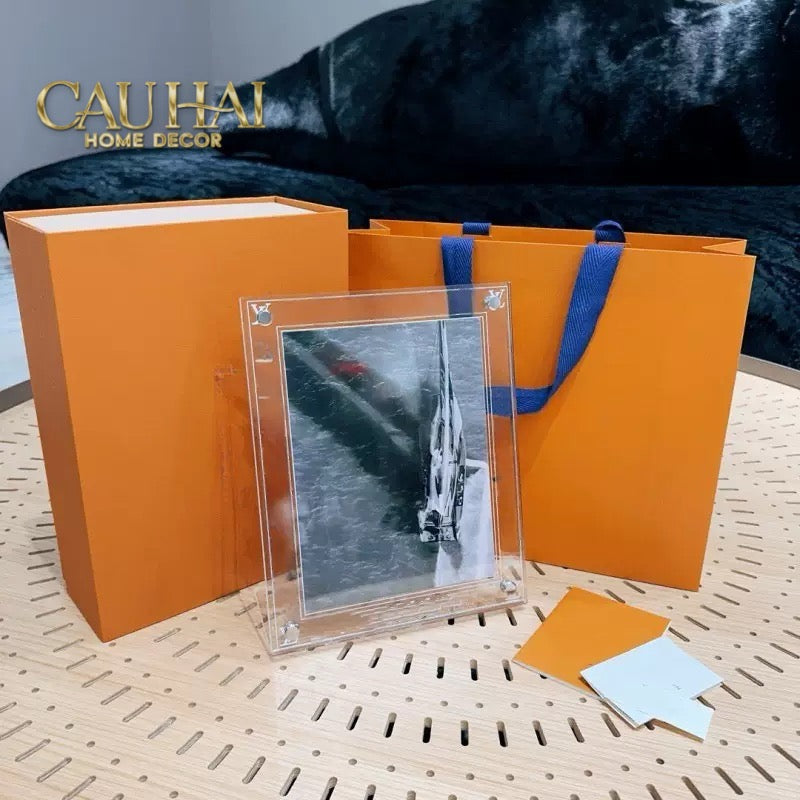 Maison Couture - Khung Ảnh Louis V Signature Iconique — Éclat Cristalleries Frame 6"x 8" - CẬU HAI HOME DECOR