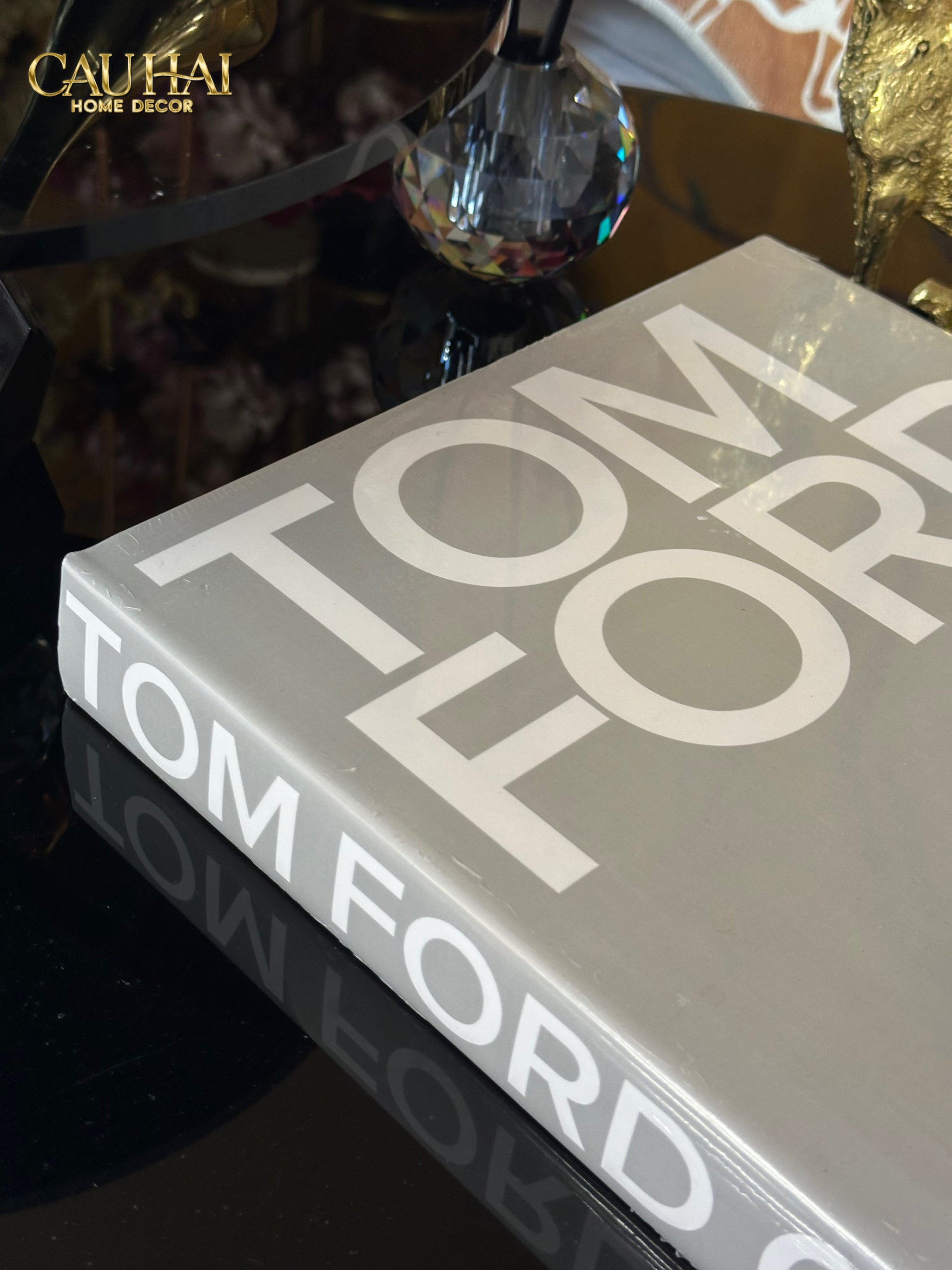 Maison Couture - Sách Fashion Runway Tom Ford 002 - Noir / Blanc / Gris-CẬU HAI HOME DECOR