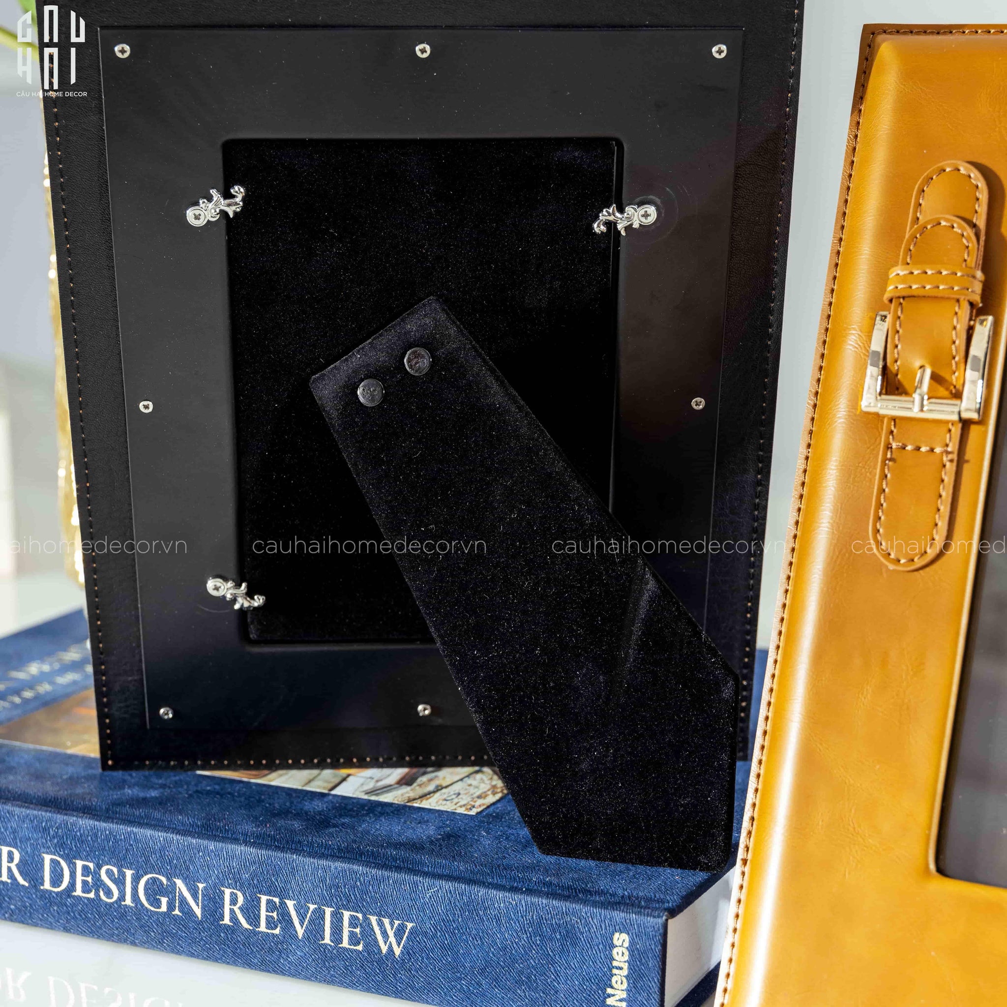 maison-couture-set-2-khung-anh-da-be-signature-burnt-o-lux-leather-belt-6-7-cau-hai-home-decor-3 - CẬU HAI HOME DECOR