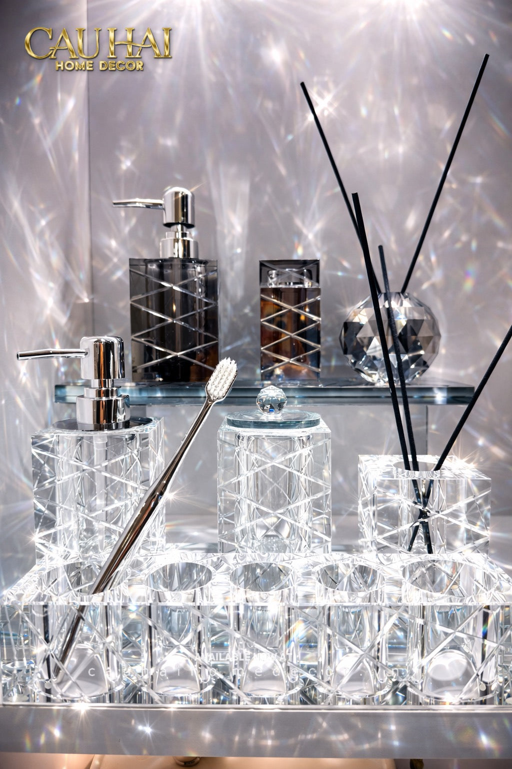 Maison Couture - Set Nhà Tắm Pha Lê Lumière Cristalleries Bathroom Vanity Set - Cannage Facetté Set 4pcs-PHỤ KIỆN NHÀ TẮM-CẬU HAI HOME DECOR-CẬU HAI HOME DECOR