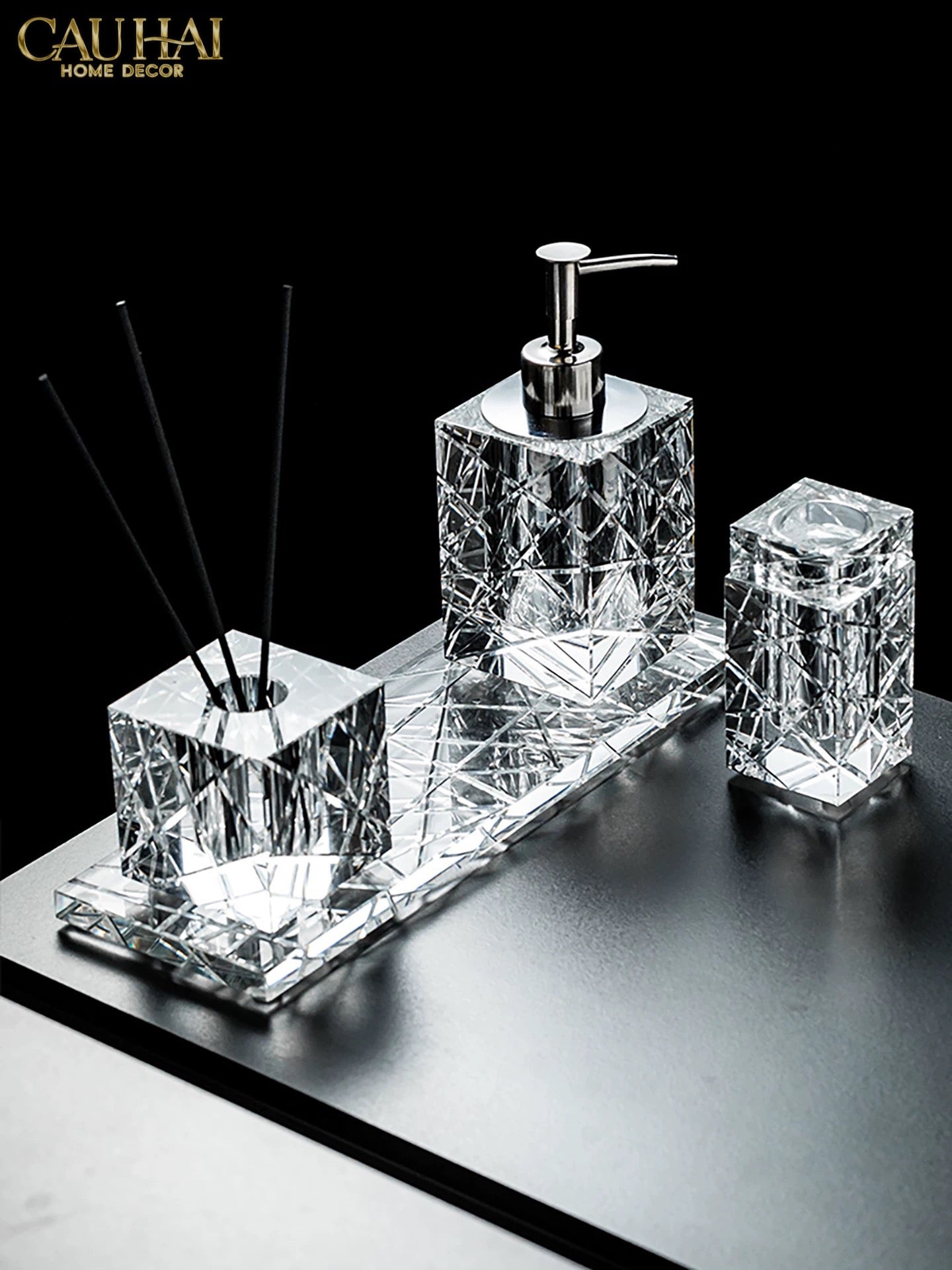 Maison Couture - Set Nhà Tắm Pha Lê Lumière Cristalleries Bathroom Vanity Set - Smoky Cannage Facetté Set 4pcs-PHỤ KIỆN NHÀ TẮM-CẬU HAI HOME DECOR