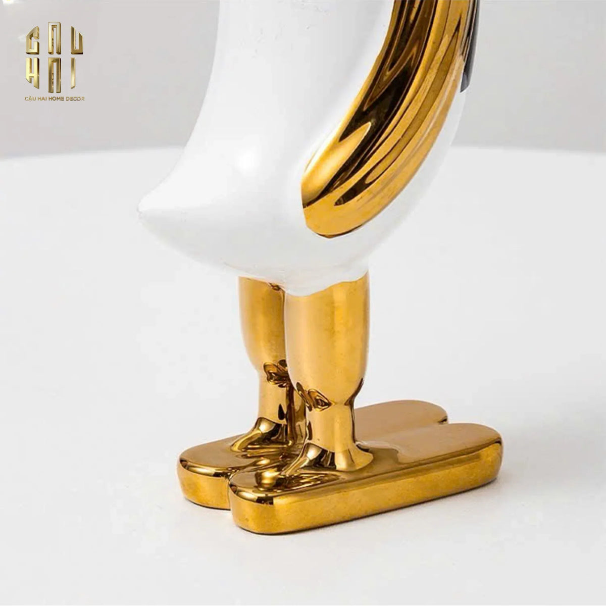 Maison Couture - Tượng Chim Cánh Cụt Gentle Penguin Tuxedo Bằng Sứ Tráng Men Cao Cấp H23x11-TƯỢNG TRANG TRÍ-CẬU HAI HOME DECOR