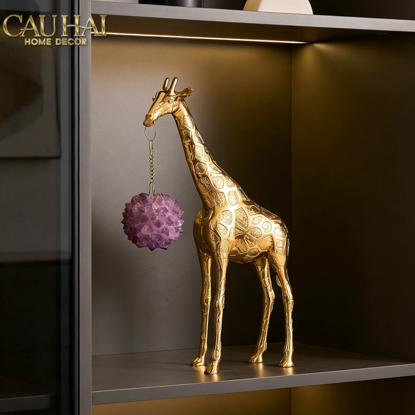 Maison Couture - Tượng Đồng Hươu Cao Cổ Brasson Giraffe Amethyst Orb Carrier 20x8x38-CẬU HAI HOME DECOR