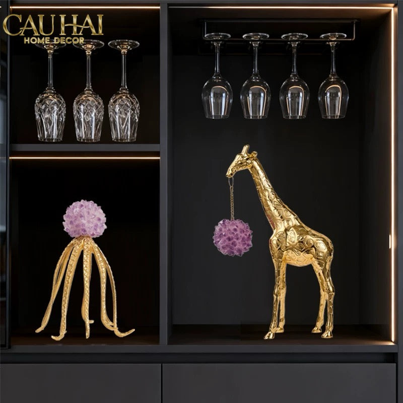 Maison Couture - Tượng Đồng Hươu Cao Cổ Brasson Giraffe Amethyst Orb Carrier 20x8x38-CẬU HAI HOME DECOR