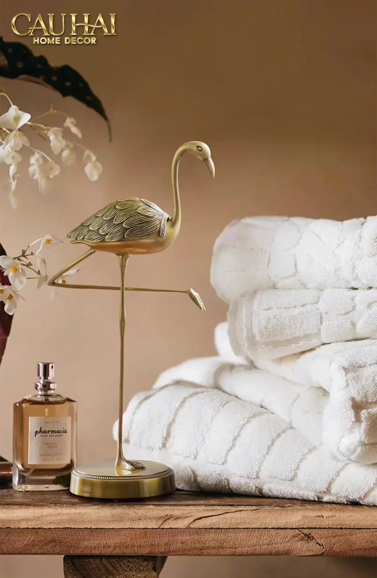 Maison Couture - Tượng Hạc Đồng Folie Flamingo Towels Hanging Bathroom Vanity H38-CẬU HAI HOME DECOR