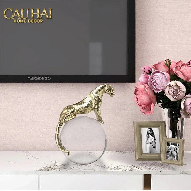 Maison Couture - Tượng Quả Cầu Pha Lê - Tượng Báo Bằng Đồng - Regal Brasson Panther Globe 15x30-CẬU HAI HOME DECOR