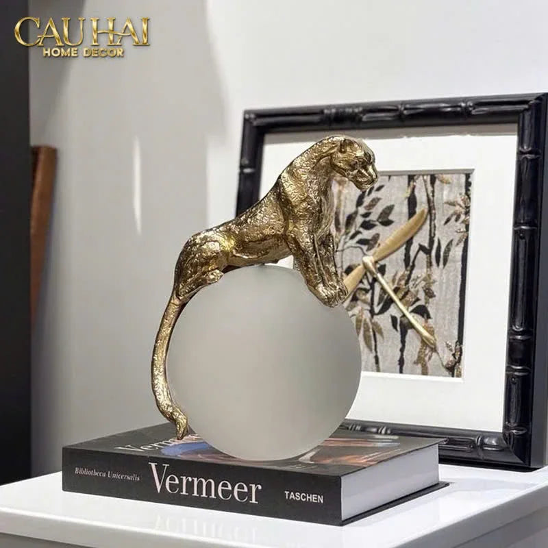 Maison Couture - Tượng Quả Cầu Pha Lê - Tượng Báo Bằng Đồng - Regal Brasson Panther Globe 15x30-CẬU HAI HOME DECOR