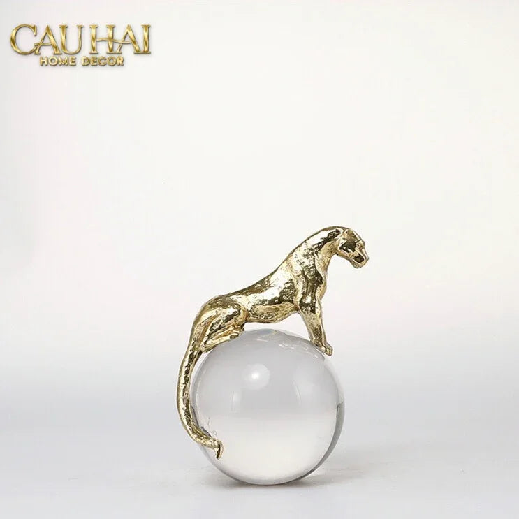 Maison Couture - Tượng Quả Cầu Pha Lê - Tượng Báo Bằng Đồng - Regal Brasson Panther Globe 15x30-CẬU HAI HOME DECOR
