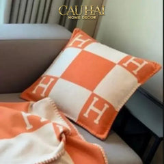 Maison Couture - Vỏ gối Nhung Chenille Cao Cấp Signature Orange Cheval Équestre 45 Corner Tassel-CẬU HAI HOME DECOR