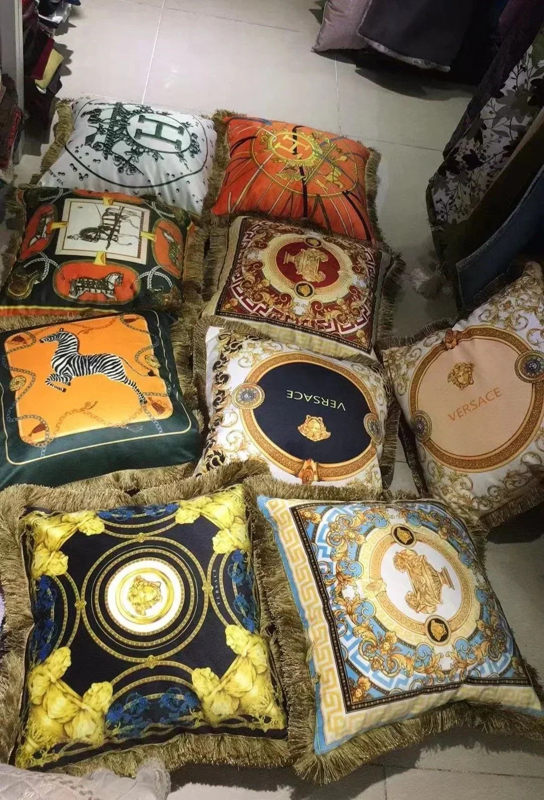 Maison Couture - Vỏ Gối Nhung Chenille Medusa V Class - Crete de Fleur - Vermilion Royale 45-CẬU HAI HOME DECOR