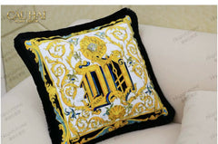 Maison Couture - Vỏ Gối V Class I ♡ Baroque Acanthus V Monogram Cushion 45 Medusa Gala White-VỎ GỐI SOFA-CẬU HAI HOME DECOR