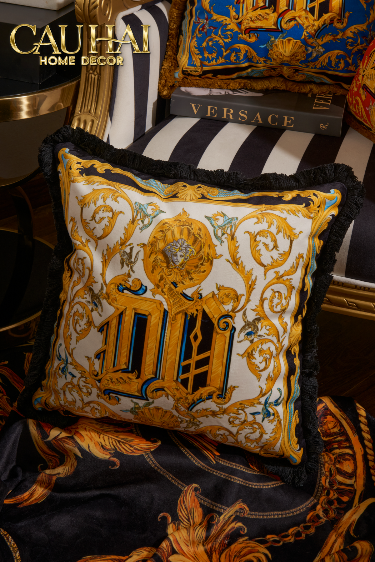 Maison Couture - Vỏ Gối V Class I ♡ Baroque Acanthus V Monogram Cushion 45 Medusa Gala White-VỎ GỐI SOFA-CẬU HAI HOME DECOR