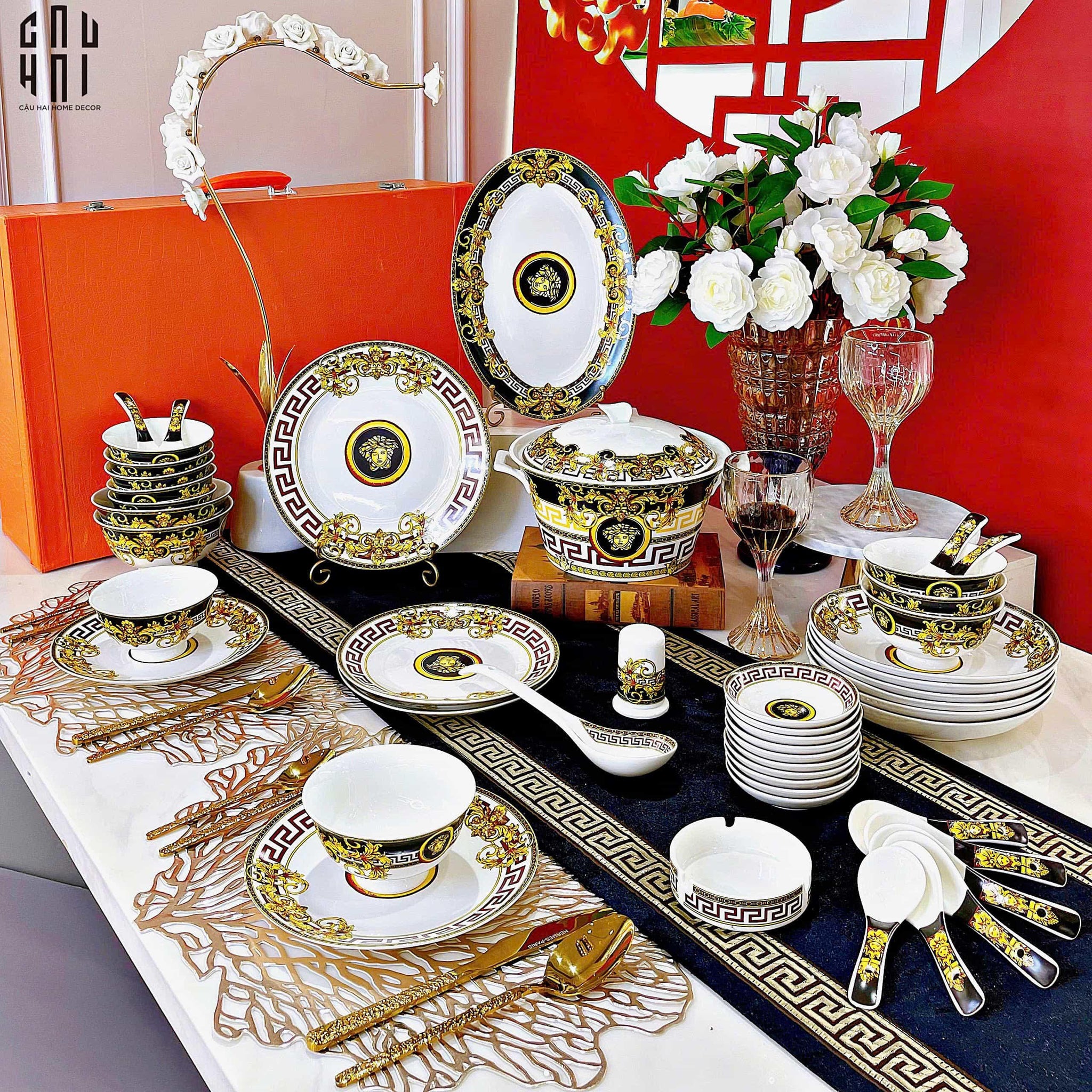 MAISON DE LUXE - SET CHÉN DĨA BLACK BAROQUE FRAME MEDUSA HEAD 48PCS SS25-CẬU HAI HOME DECOR