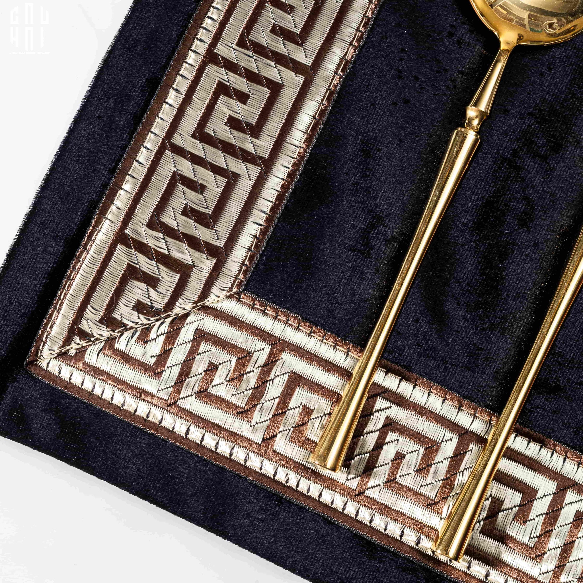 MIẾNG LÓT BÀN ĂN CROCHET - VELVET PLACEMAT CROCHET NOIR-CẬU HAI HOME DECOR